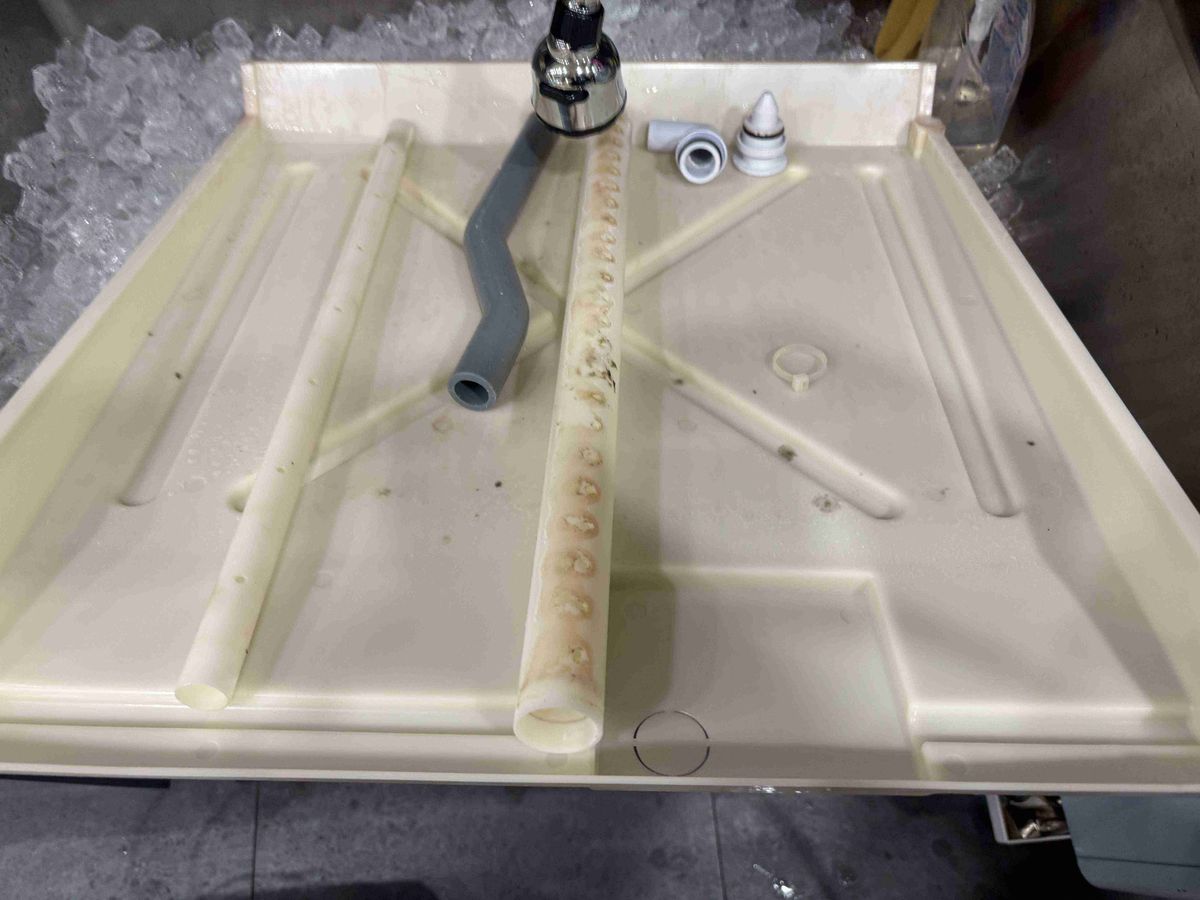 물받이 트레이 청소 전